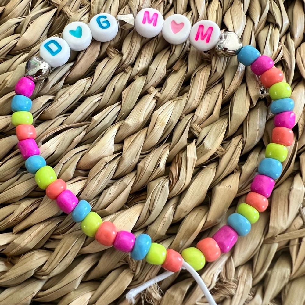 Dog Mom Beaded Bracelet